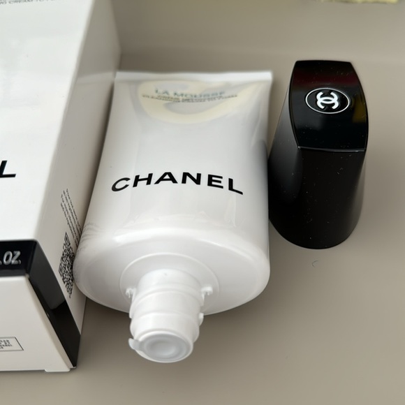SOLD. Chanel La Mousse Face Wash - Picture 2 of 3